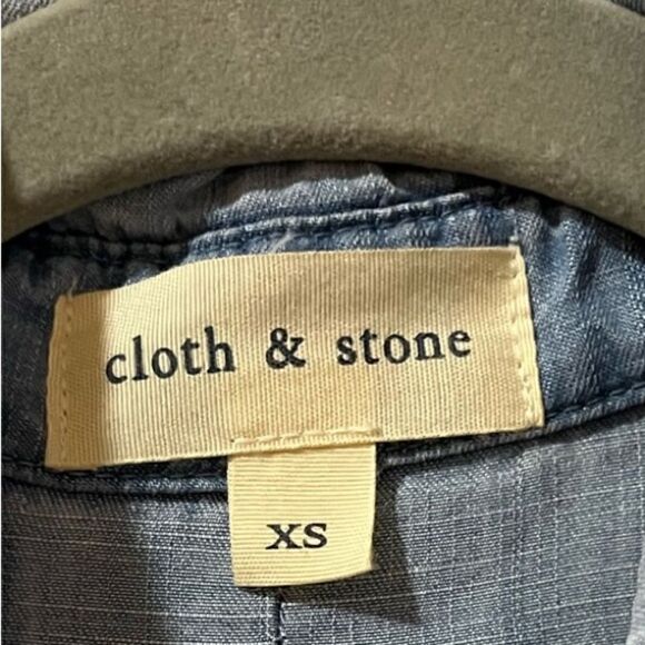 ANTHROPOLOGIE CLOTH & STONE Split Back Chambray Shirt Blue Light Wash XS - Picture 4 of 5